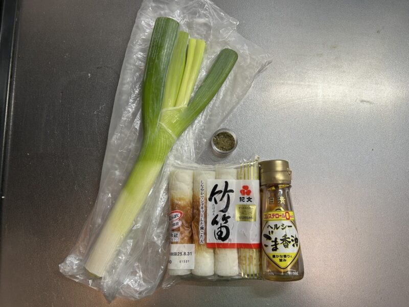 ちくわとネギのごま油炒めの材料