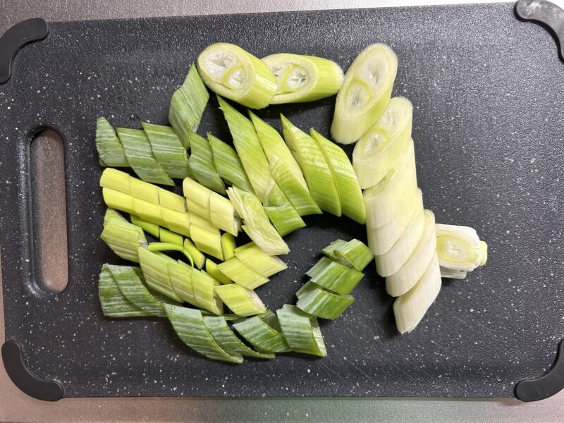 ちくわとネギのごま油炒めの作り方2